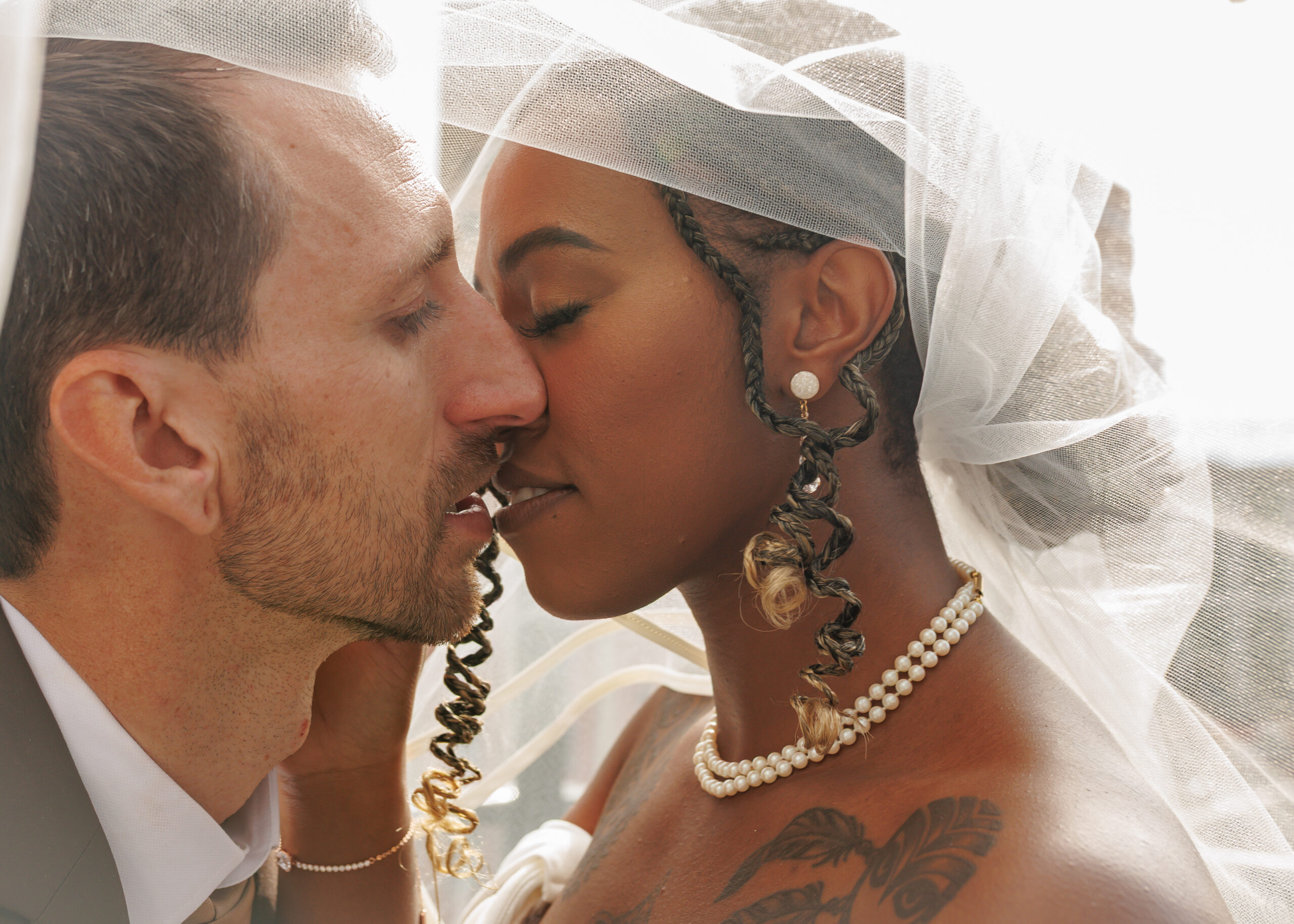 Newlyweds, mua Monika